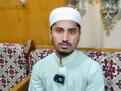ভোটার হতে এসে ধরা রোহিঙ্গা যুবক, দালালকে ১ লাখ টাকার চুক্তির দাবি