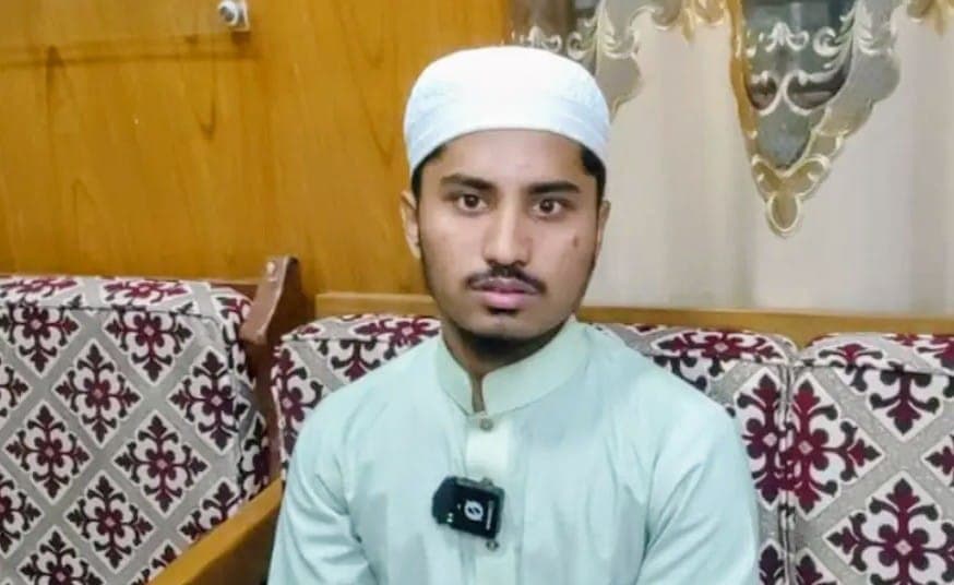 ভোটার হতে এসে ধরা রোহিঙ্গা যুবক, দালালকে ১ লাখ টাকার চুক্তির দাবি