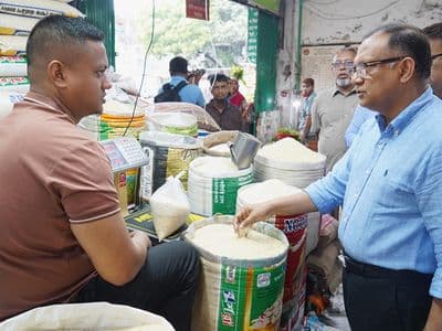 কমেছে আদা, রসুন ও পেঁয়াজের দাম, মূল্য তালিকা টানানোর নির্দেশ বস্ত্র ও পাট প্রতিমন্ত্রীর