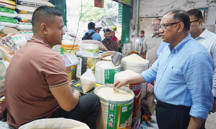 কমেছে আদা, রসুন ও পেঁয়াজের দাম, মূল্য তালিকা টানানোর নির্দেশ বস্ত্র ও পাট প্রতিমন্ত্রীর