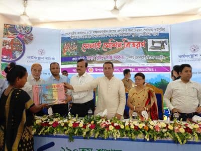 ধোবাউড়ায় ক্ষুদ্র নৃ-গোষ্ঠীদের মাঝে সেলাই মেশিন বিতরণ