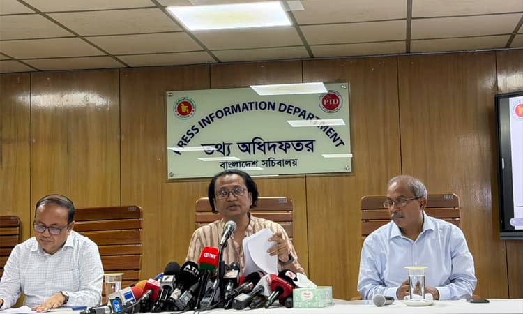 শেখ হাসিনার বক্তব্য প্রচার করা নিষেধ, গণমাধ্যমকে আদালতের নির্দেশনা মানতে হবে : তথ্য উপদেষ্টা