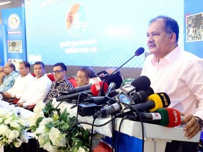 চক্রান্ত না করে দেশ গড়ার কাজে আত্মনিয়োগ করুন : তথ্যমন্ত্রী